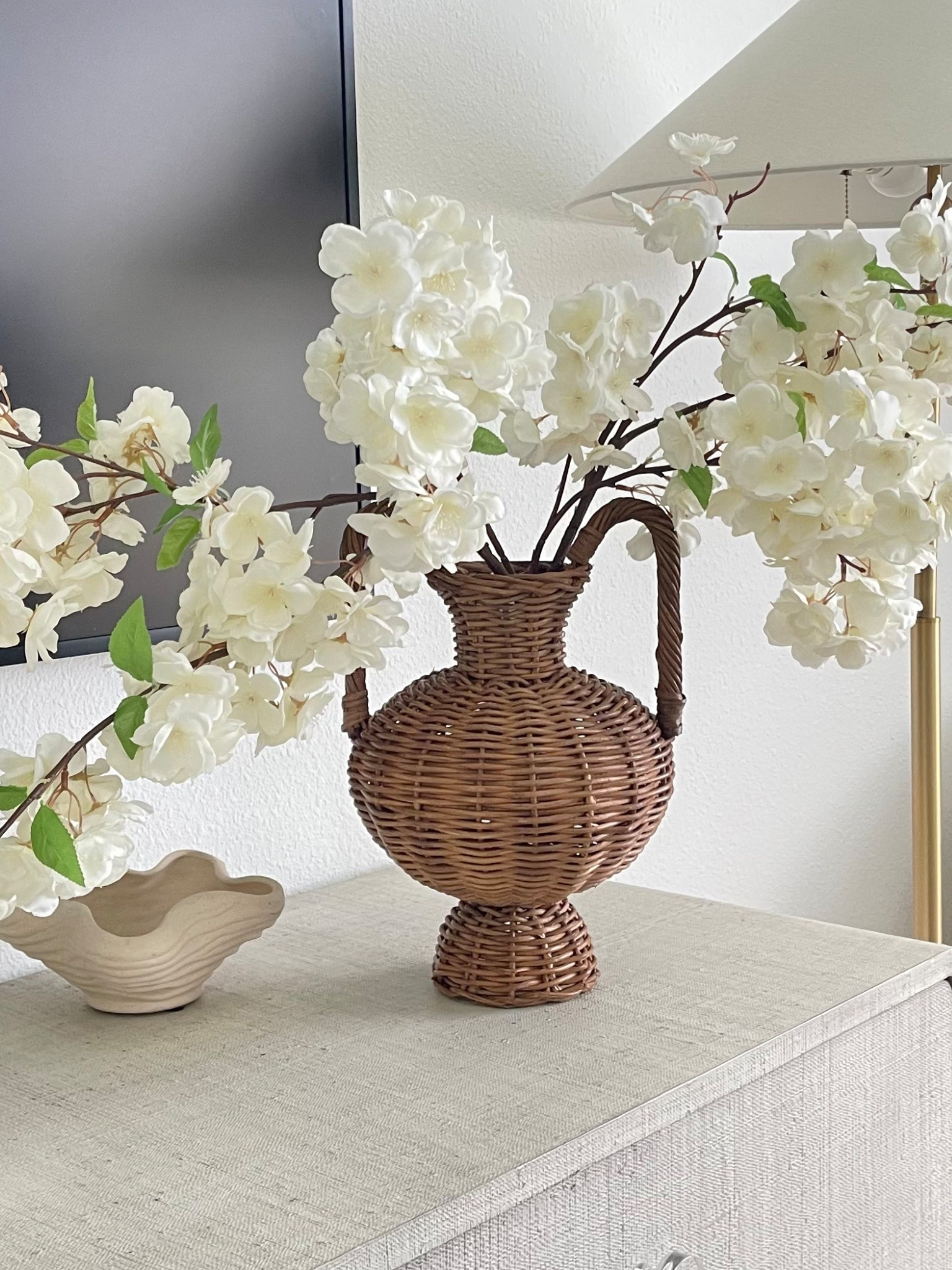 LOVE my new budget friendly rattan vase!!!

Bedroom decor, home decor, dresser decor, vases, crate & barrel 

#LTKStyleTip #LTKHome #LTKSeasonal