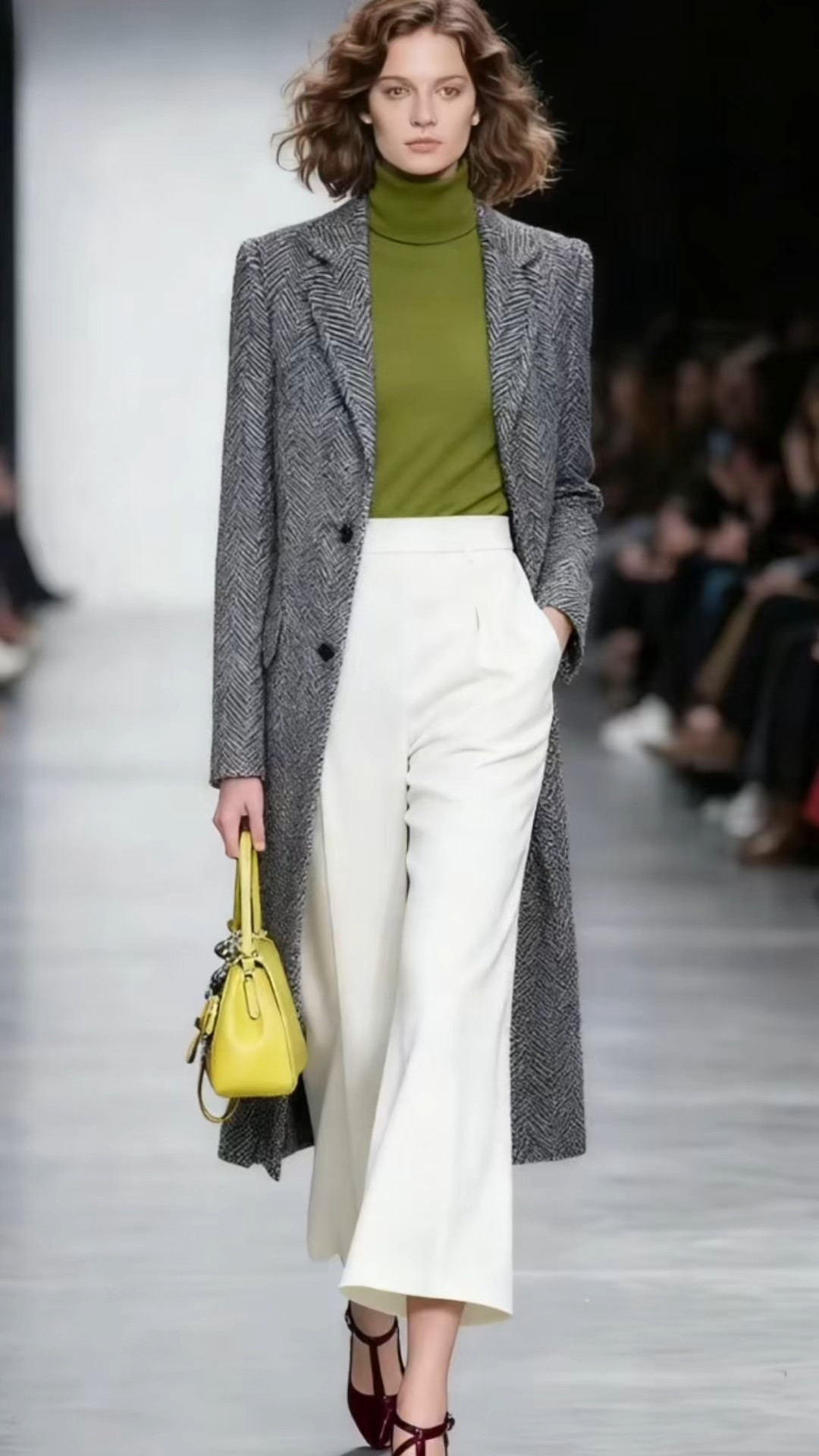 💜 Girls, this is my ultimate “powerful yet polished” fall look! The herringbone coat adds such a luxe, structured vibe, and the green turtleneck brings a fresh pop of color against the crisp white culottes.That sunny yellow tote and deep burgundy Mary Janes are the perfect finishing touches—total runway-to-real-life perfection!
#HerringboneCoat #GreenTurtleneck #FallPowerLook #LTKSeasonal

#LTKootd