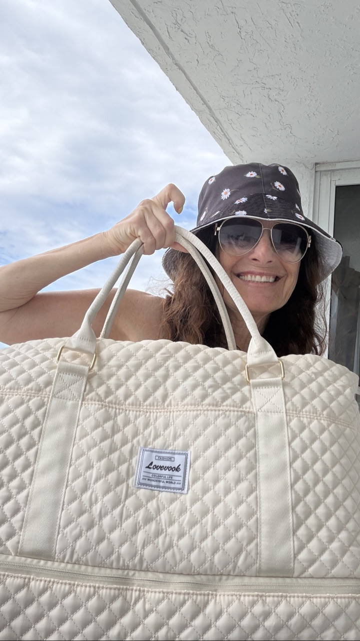 Vaca Mode Activated✈️The best Weekender Bag!

#LTKTravel #LTKdayinmylife #LTKootd