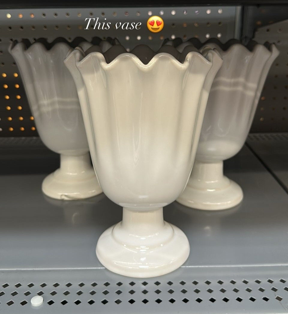 Flower vase of dreams!!! I can imagine peonies in the spring or dry hydrangeas in the fall 🤩