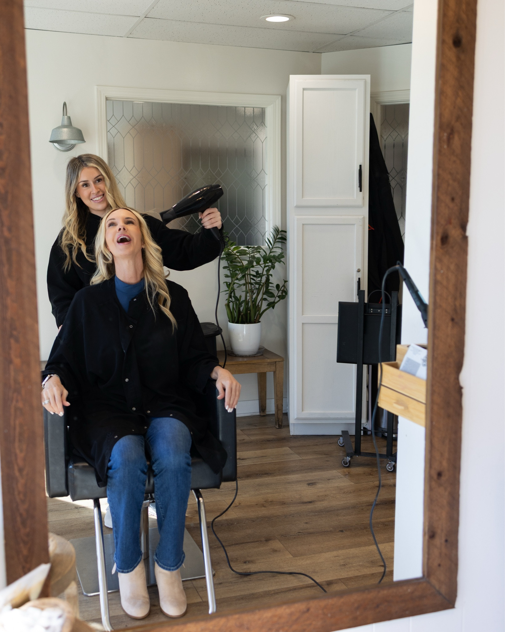 Fresh hair has a way of resetting everything.
I don't question it - I just schedule accordingly.

#hairdayenergy
#lifestylecreator
#over40style
#realwomenrealstyle
#everydayconfidence

#LTKOver40 #LTKdayinmylife #LTKTall