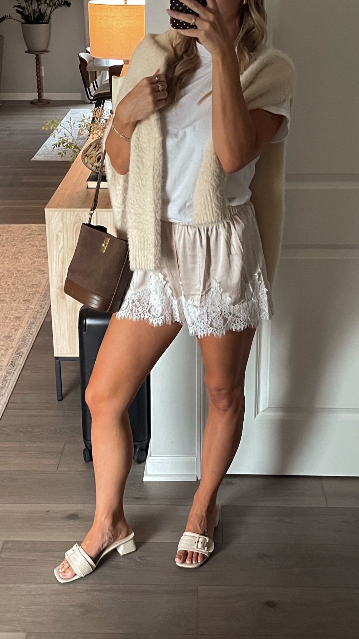 Fall date night outfit #falloutfit #laceshorts #warmfalloutfit #falltransitionoutfit

#LTKFindsUnder50