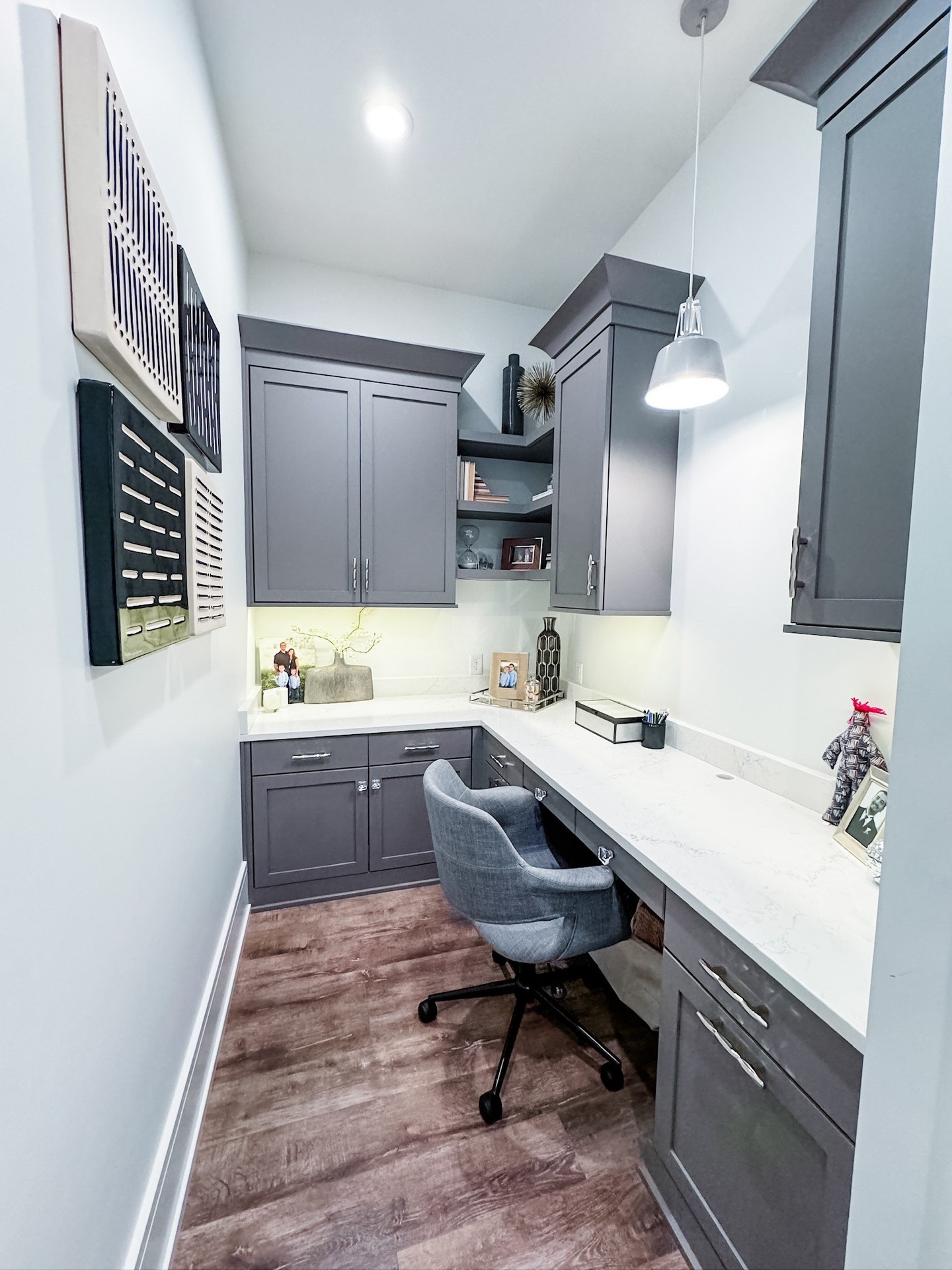 Let’s take a peek behind those cabinets! 👀

This space went from catch-all chaos to beautifully organized bliss (because, hey, we’ve all got a space or three like that 😉).

Here’s your friendly reminder: Owning less is waaay easier than organizing more! It all starts with a little edit and a lot of love. If cutting the clutter and minimizing is on your Fall to-do list, we’re here to make it happen—cheering you on every step of the way!

📅 Ready to turn your messy spaces into magic? Reach out to us today!