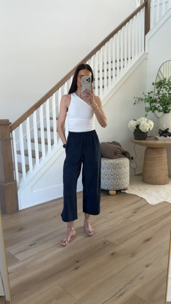 ATHLETA SALE, 40% off linen and dresses, 25% off your purchase. I'm wearing size XS in top and pants.

athleta sale, cropped pants, summer pants, annabrstyle


#LTKOver40 #LTKSaleAlert #LTKootd