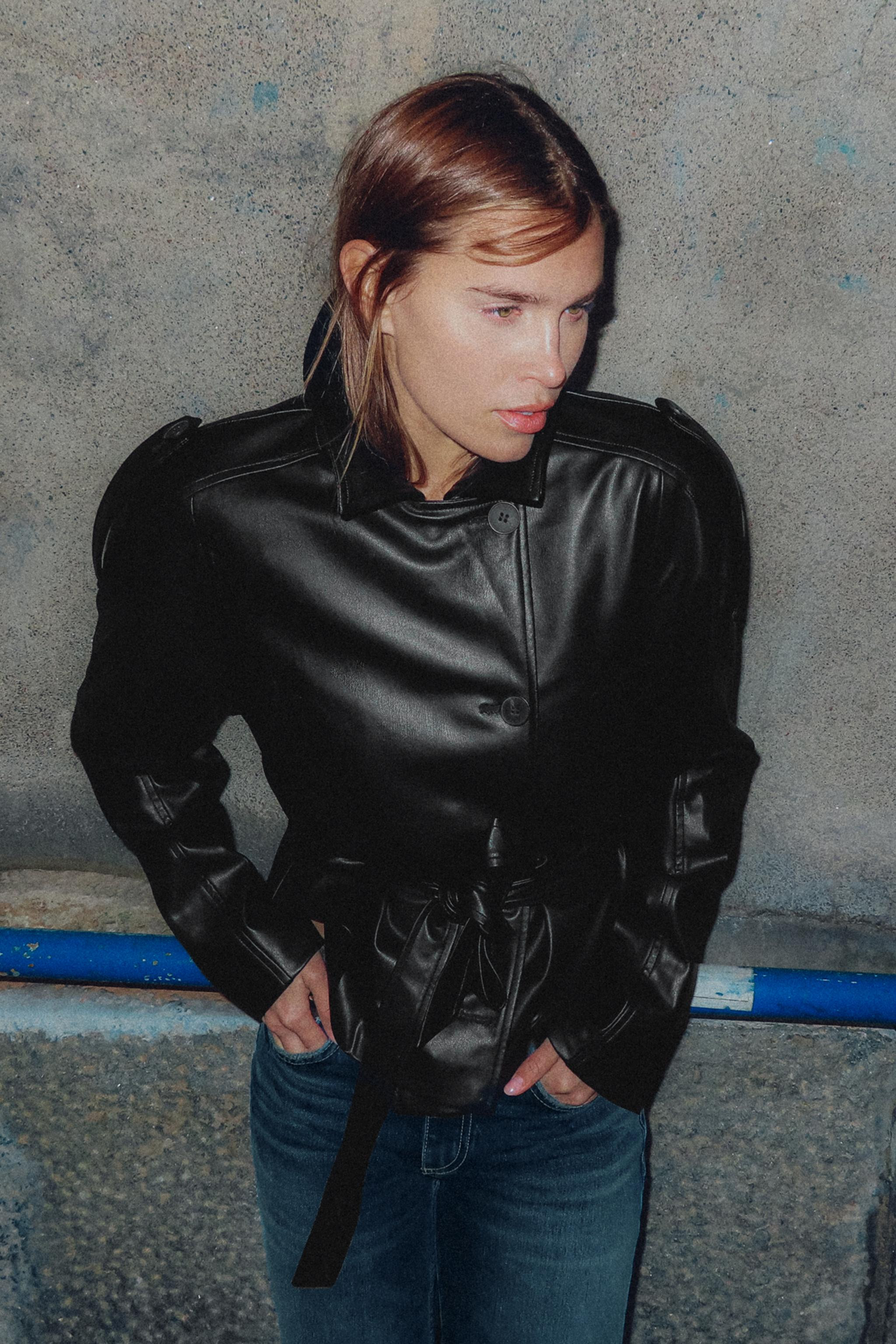 JACKE AUS KUNSTLEDER MIT GÜRTEL | Zara DE