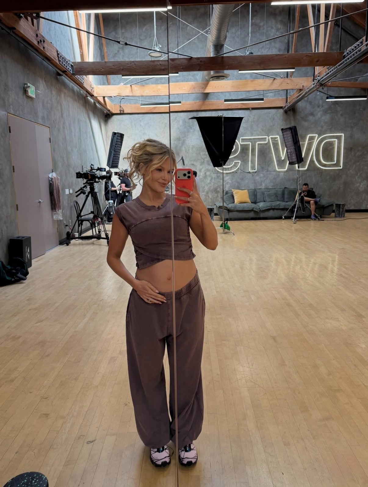 Love this set! It's so comfy and I'll be able to wear it as baby grows 🤍 

 #LTKgrwm #LTKootd #LTKBump