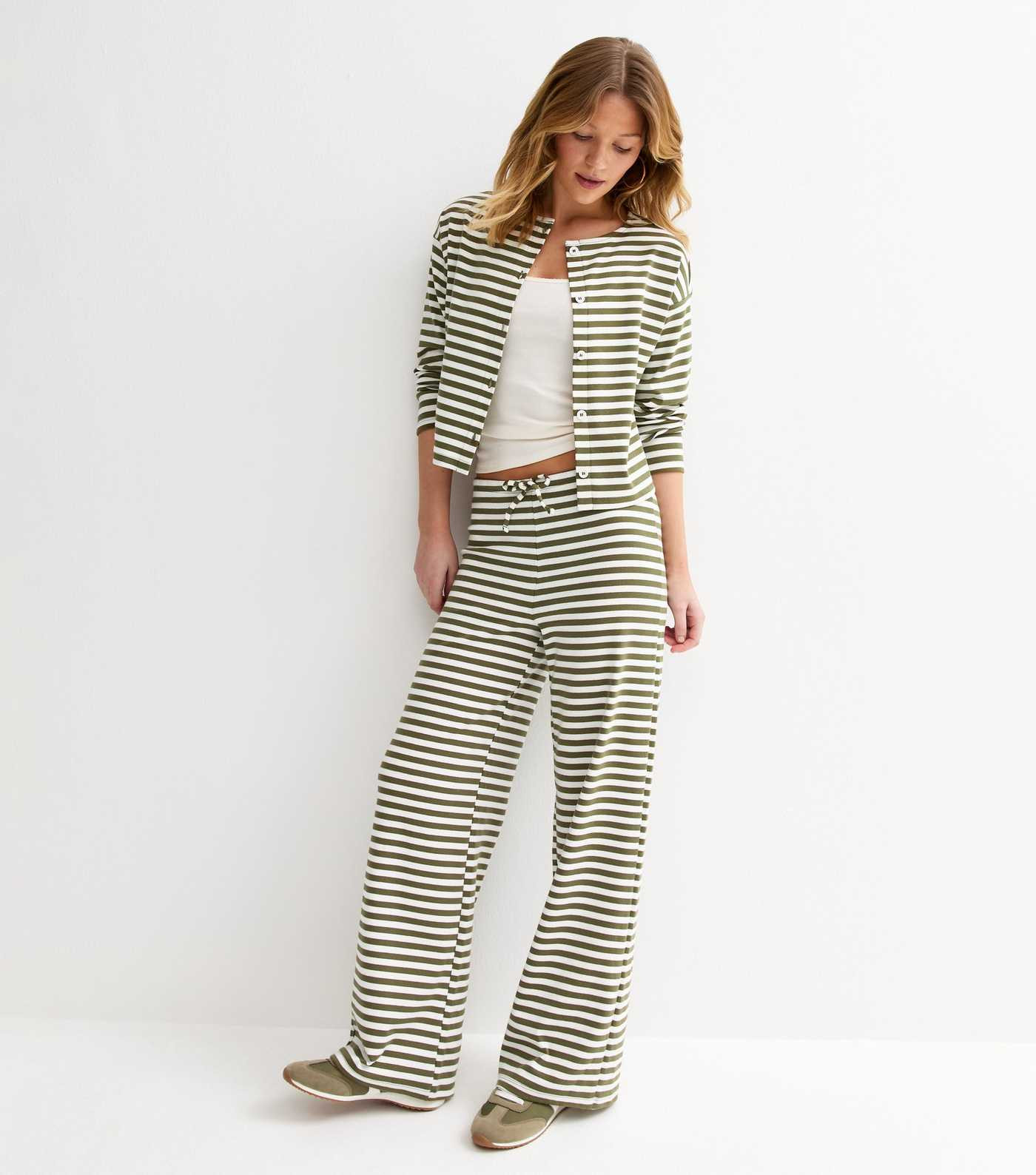 Green Relaxed Striped Wide Leg Trousers | New Look | New Look (UK)