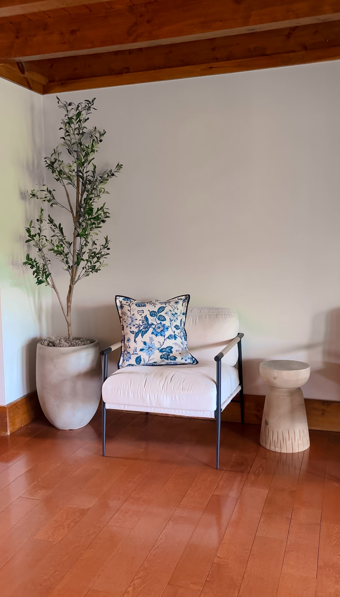 It’s funny how one little corner can make the whole room feel better 🤍
This space sat empty forever, and all it needed was a comfy chair, a pillow, and a little greenery to finally feel finished. 😂 

 #LTKmomlife #LTKHome