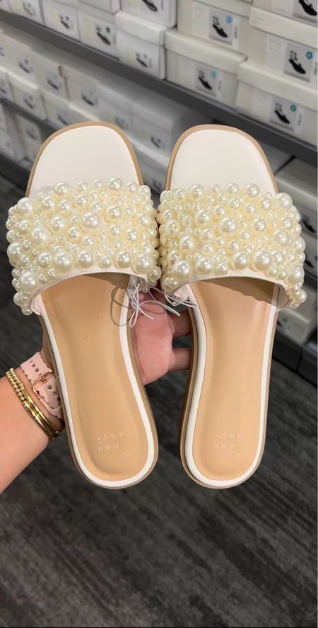 I believe there's nothing in the world I love more than pearls... and these sandals just stole my heart! Best part? The price! Target never disappoints ❤️👌🏻

#LTKstyletip #LTKshoes #LTKsale