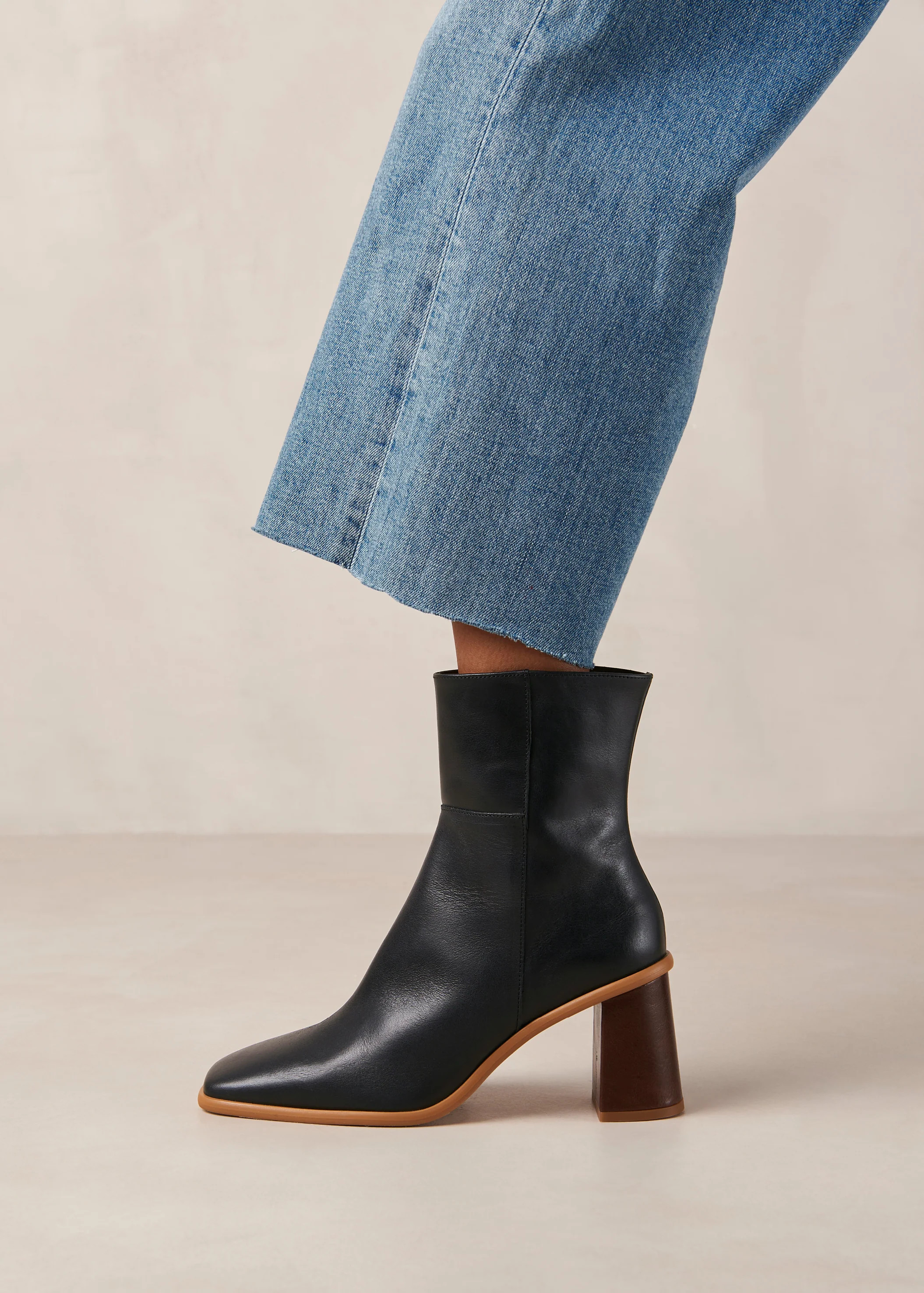 West Vintage Black Leather Ankle Boots | ALOHAS | Alohas US