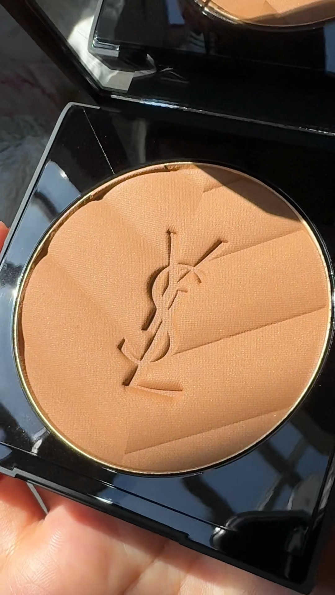 I feel like I’m ruining art every time I use this bronzer 😅

ysl beauty
ysl beaute
ysl bronzer
ysl all hours bronze
Yves Saint Laurent All Hours Hyper Bronzer Ultimate Couture Clutch in 03 Golden Medina
swatch on light medium skin tone
ysl packaging
luxury beauty
luxury bronzer
luxury beauty packaging
sephora 
nordstrom
macys 
neiman marcus

#LTKSaleAlert #LTKBeauty #LTKFindsUnder100