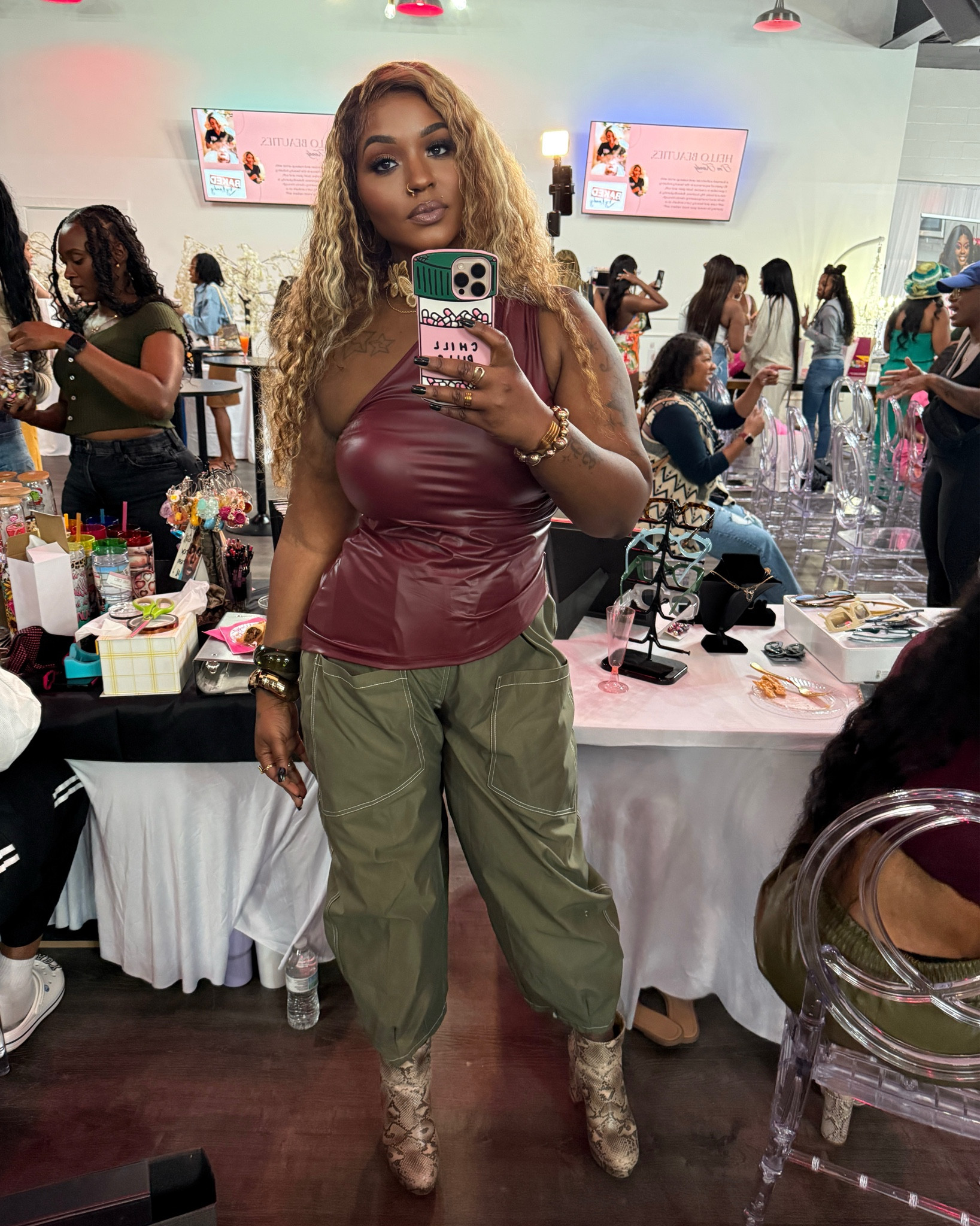 Cranberry ♥️ and Olive 🫒 is my new fave Fall color combo!! What’s yours ⁉️
.
Tye’s style tip: Try trading out pops of color to start pops of prints 😏🔥

#LTKStyleTip #LTKFindsUnder50 #LTKSeasonal