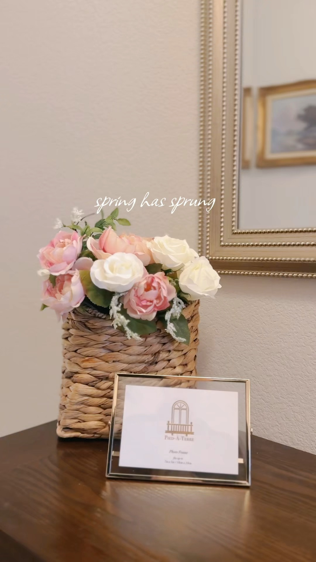 flowers just make everything feel a little softer and sweeter, even the take ones💐
simple basket, a few blooms, and suddenly the whole space feels like spring. I love adding little touches like this around the house to brighten the day and make home feel extra cozy.
Sometimes the smallest details bring the most joy. 🌻

#LTKHome #LTKSpringSale #LTKSeasonal