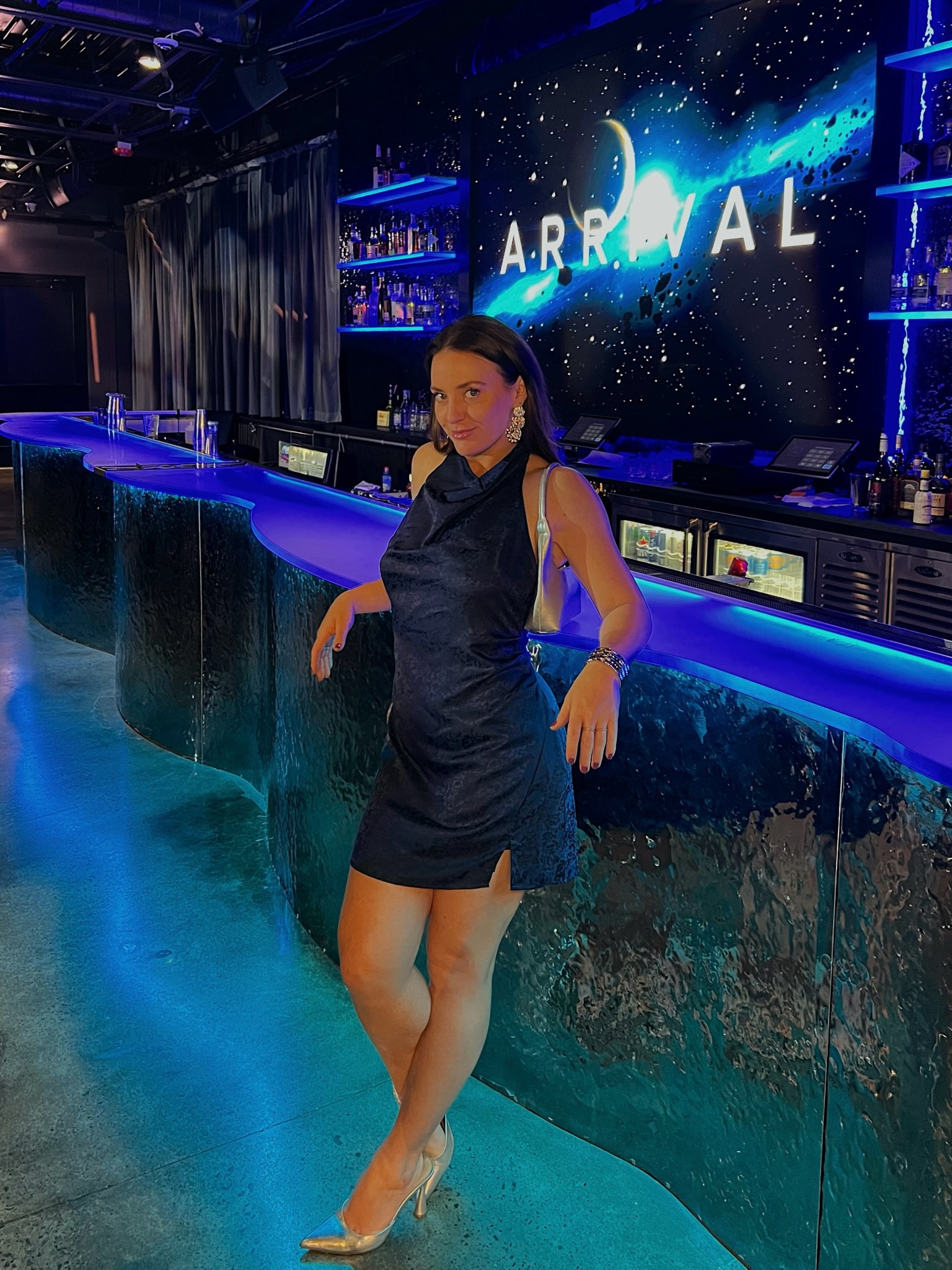 new in nashville ✨ this weekend i got a first look at the full sensory experience that is @auranashville for their ARRIVAL night. it’s not just an event space, it’s a local passion project where lighting, entertainment, and energy all come together through live music.
.
it’s definitely one to keep on your radar, they’ve got jazz, funk, soul, rock, and even electronic performances coming up. plus two full bars, plenty of seating, room to dance, and a crowd that’s actually there to have a good time!
.
for upcoming unforgettable nashville events check out goaura.live 💫
@nashvilletn