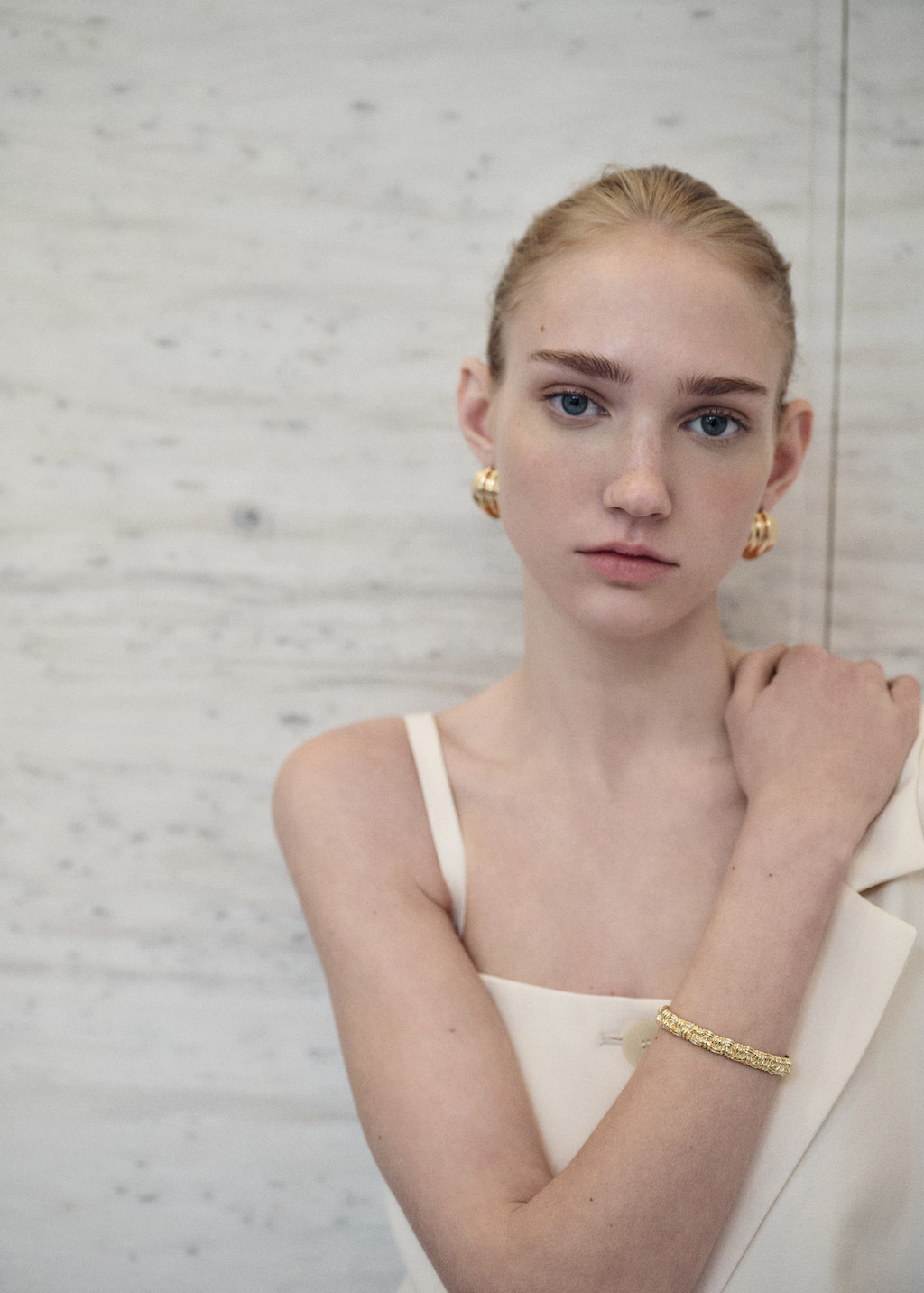 Rigid interlocking bracelet - Women | MANGO USA | Mango (US/MX/AU)