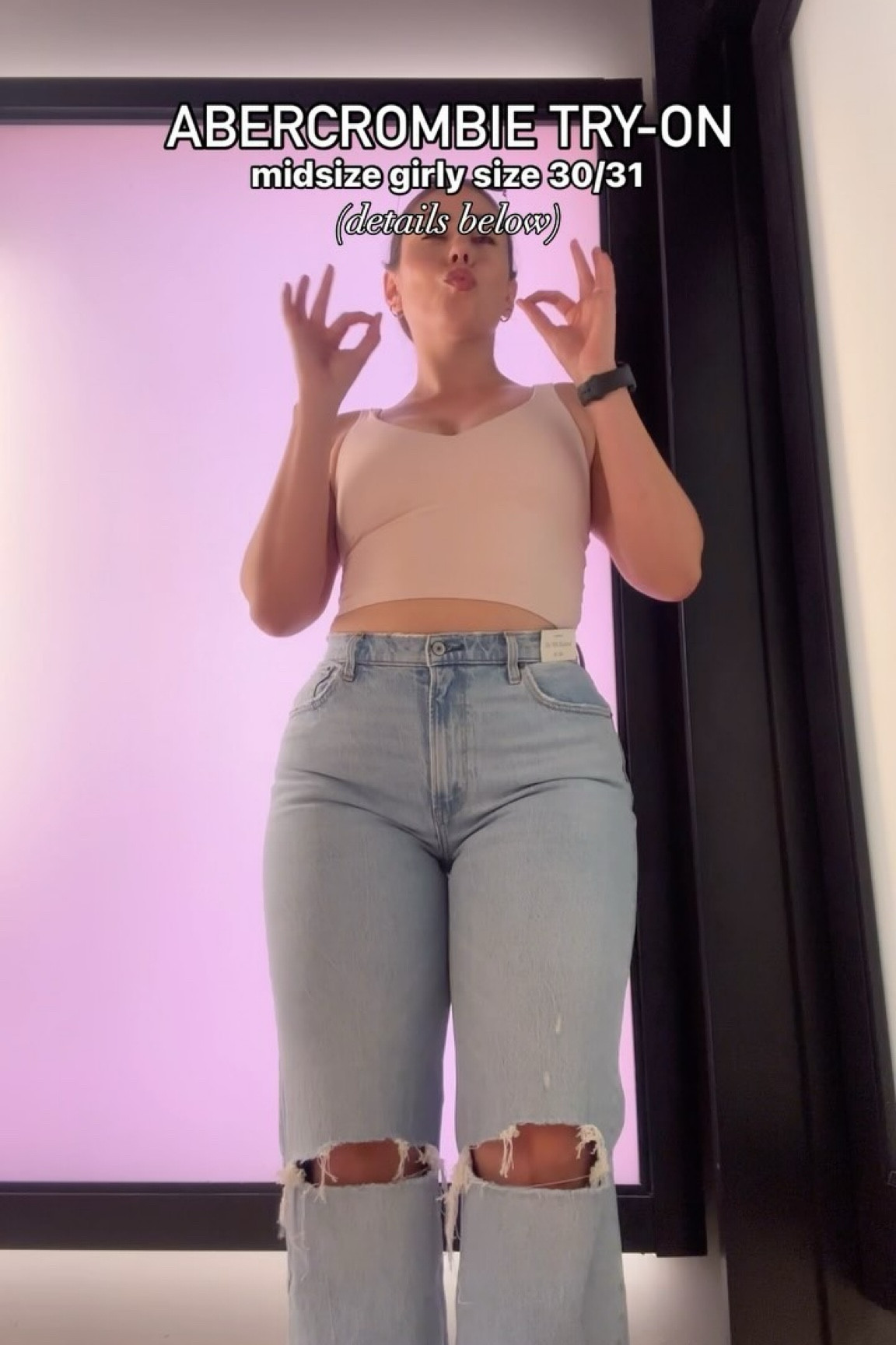 My LTK is linked in my bio to find the specific link to the 4 items I tried on. I am 5’7 & usually a size 30 or 31. The app rarely has my sizes and apparently so does this store😕 Tried out different styles to have a better idea of what to order. 
1. Distressed Jeans - size 31. These fit so so good! Loved the cutout placement & wash. 
2. Shorts - size 31. I was a huge fan of these, but they weren’t as fitted. I ended up ordering them online in a size 30. 
3. Relaxed Jeans - size 32. They were way too big. These were the same style as #1 just not distressed. 
4. Straight Jeans - size 30. These fit too small. I have several in this style, but I was looking for a different wash. 
.
.
.
#abercrombie #abercrombiepartner #abercrombiestyle #tryonhaul #curvelove #trending #midsizelatina #midsizestyle #midsizefashion