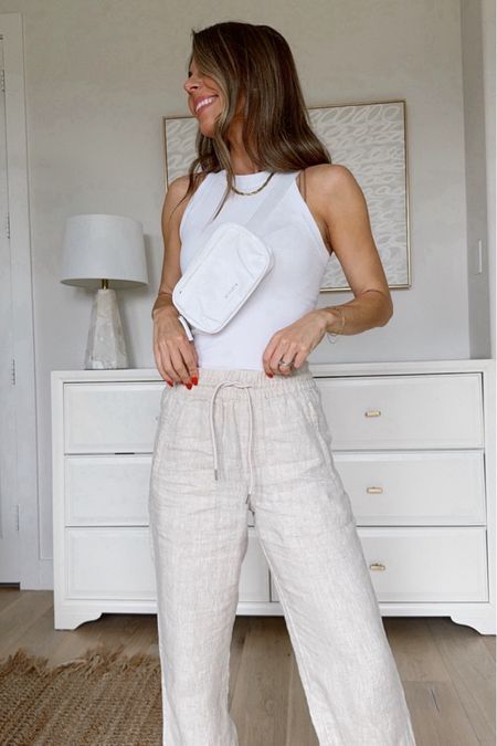 LOVE these linen pants with zipper pockets from @athleta! I’m in an XXS (0-2). Small tank and love this smaller belt bag! #ad #Athleta #PowerofShe #MothersDay #MomsontheMove 


#LTKStyleTip #LTKGiftGuide #LTKFindsUnder100
