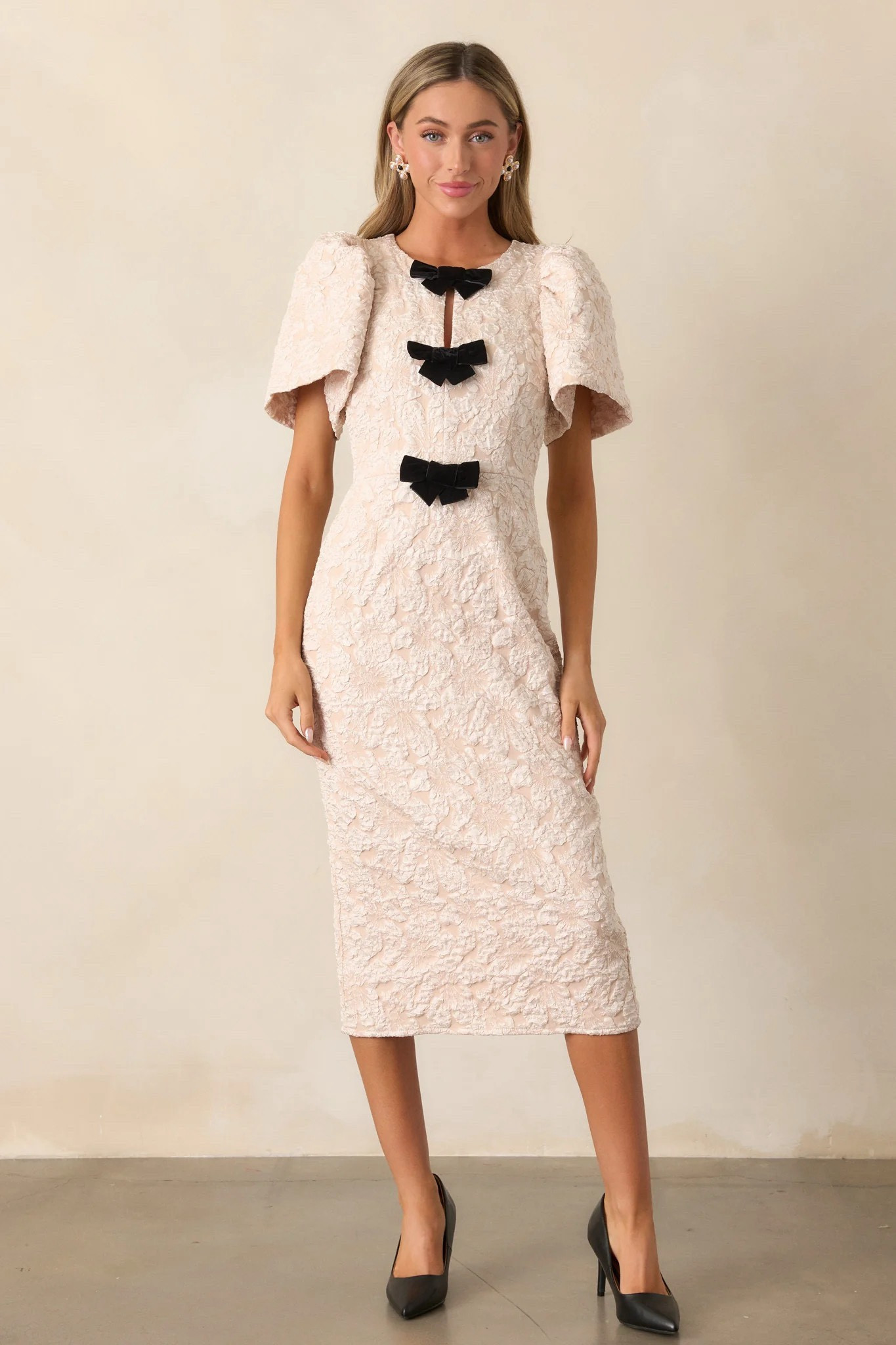 Classic beautiful dress! Perfect for any occasion! 

Holiday dress, holiday party outfits, winter outfit, wedding guest dress, classic, chic

#LTKHoliday #LTKStyleTip #LTKFindsUnder100