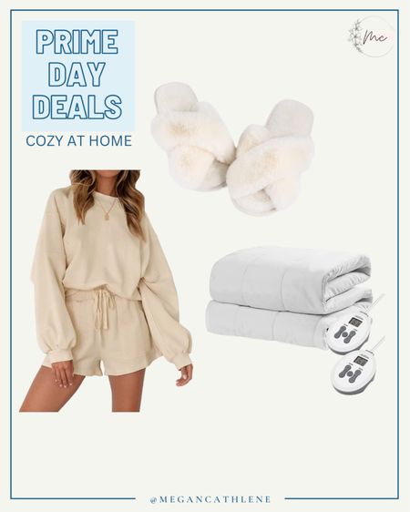 Loungewear set on sale!

Two piece set | loungewear | Amazon find | slippers | heated blanket

#LTKsalealert #LTKSeasonal #LTKunder50
