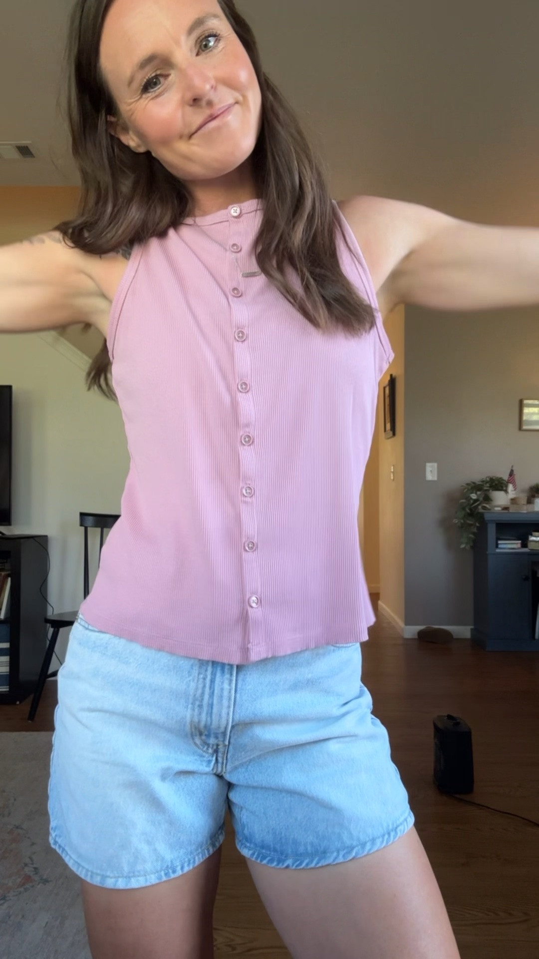The BEST summer denim (especially for curvy or pear shaped gals!!)

Love this tiny elevated Target tank. 
Shorts - 26
Top- small