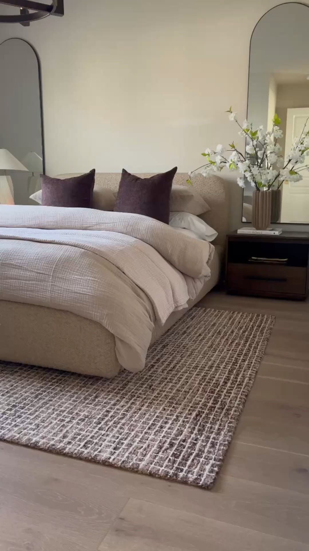 Obsessed with this modern bedroom and warm tones. So cozy.

#LTKHome #LTKmorningroutine #LTKmomlife