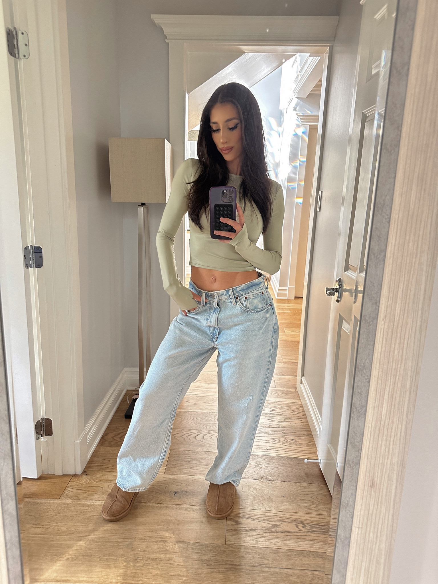 These jeans are finback in stock in this color wearing a size 2 / 26 #jeans #winteroutfit 