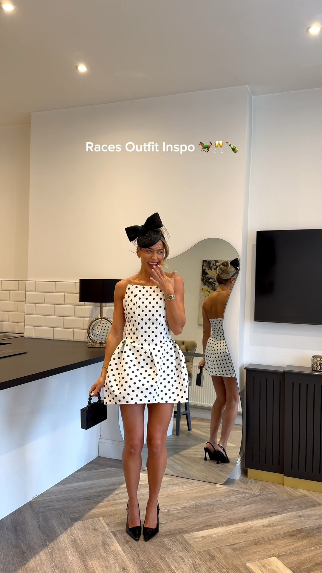 Girls, giddy up .. it’s race season 🐎 🥂 