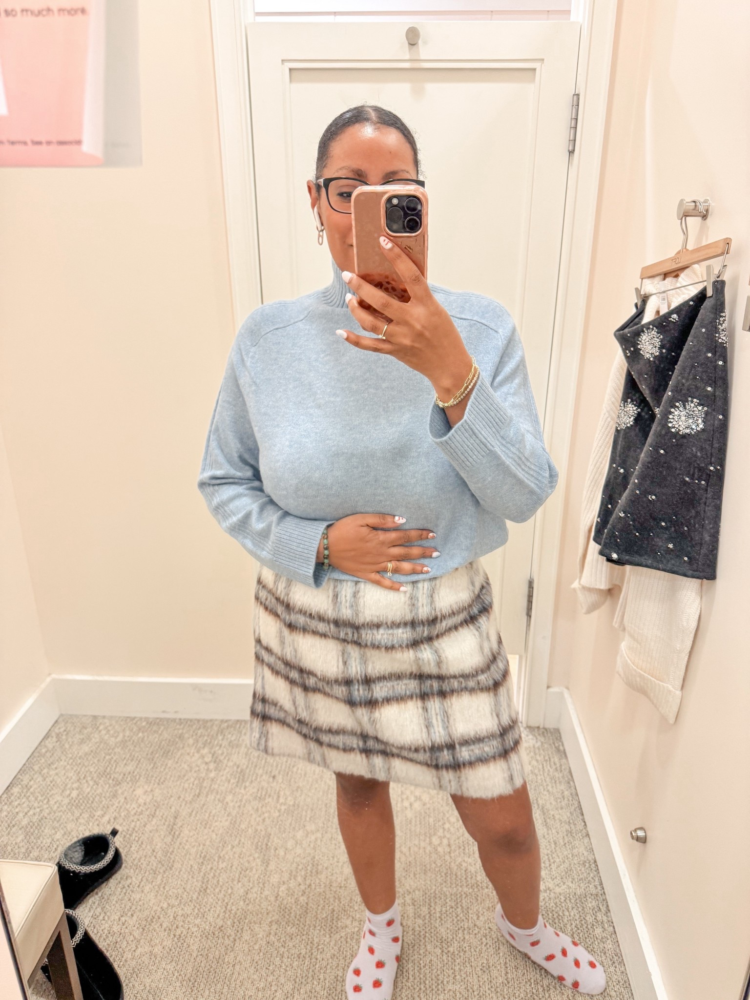 Aside from both pieces being too big I really like how soft this sweater is and love the skirt. I think it would work better with a fitted sweater. 

Wearing size large and 14  

#LTKootd #LTKSeasonal #LTKMidsize
