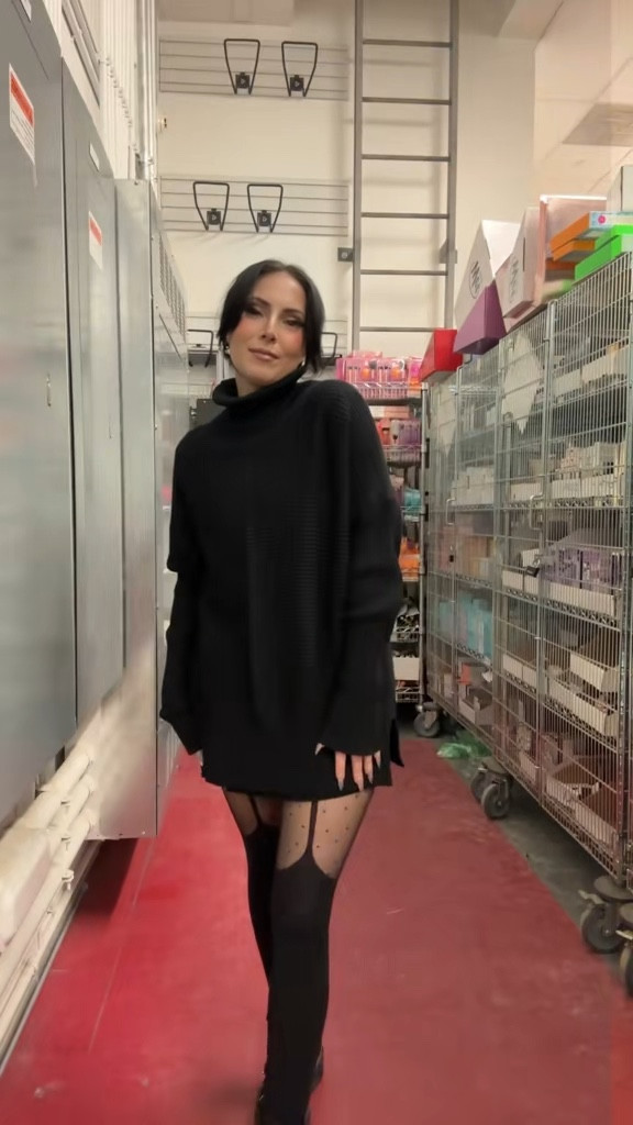 Oversized sweater winter look 
Tights are an oldie from snagtights 

#LTKSeasonal #LTKHoliday #LTKStyleTip