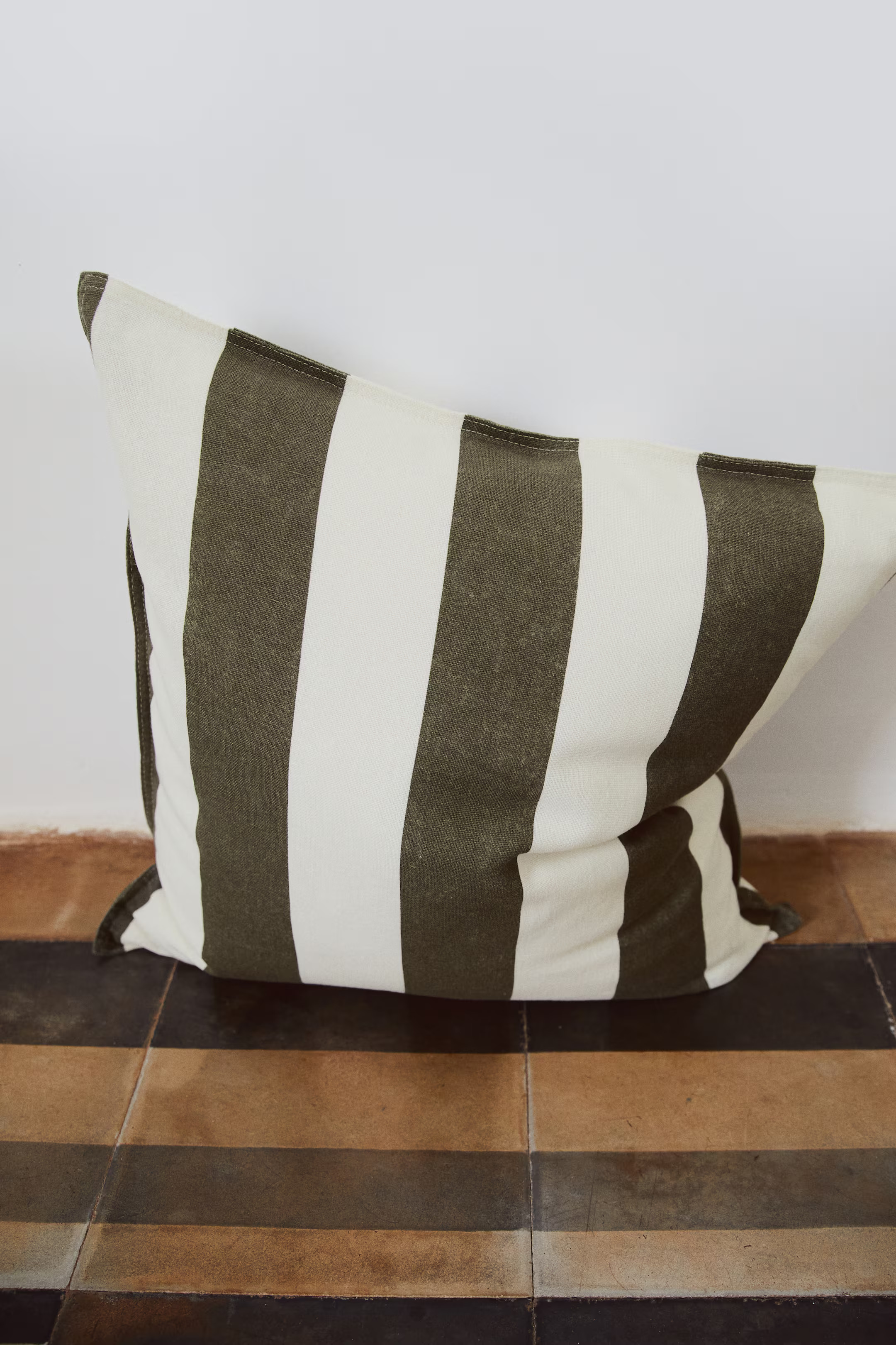 Linen-Blend Cushion Cover | H&M (US + CA)