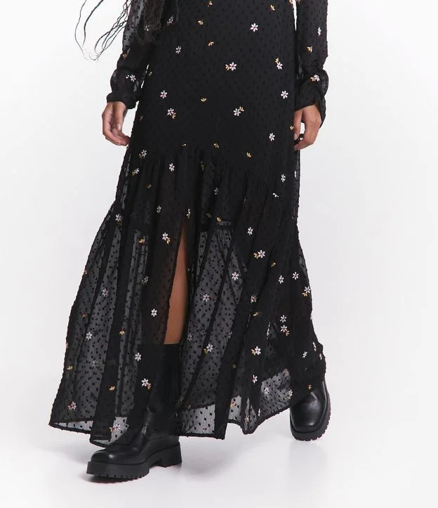 Vestido Longo em Chiffon com Bordado de Florzinhas Preto | Renner (BR)