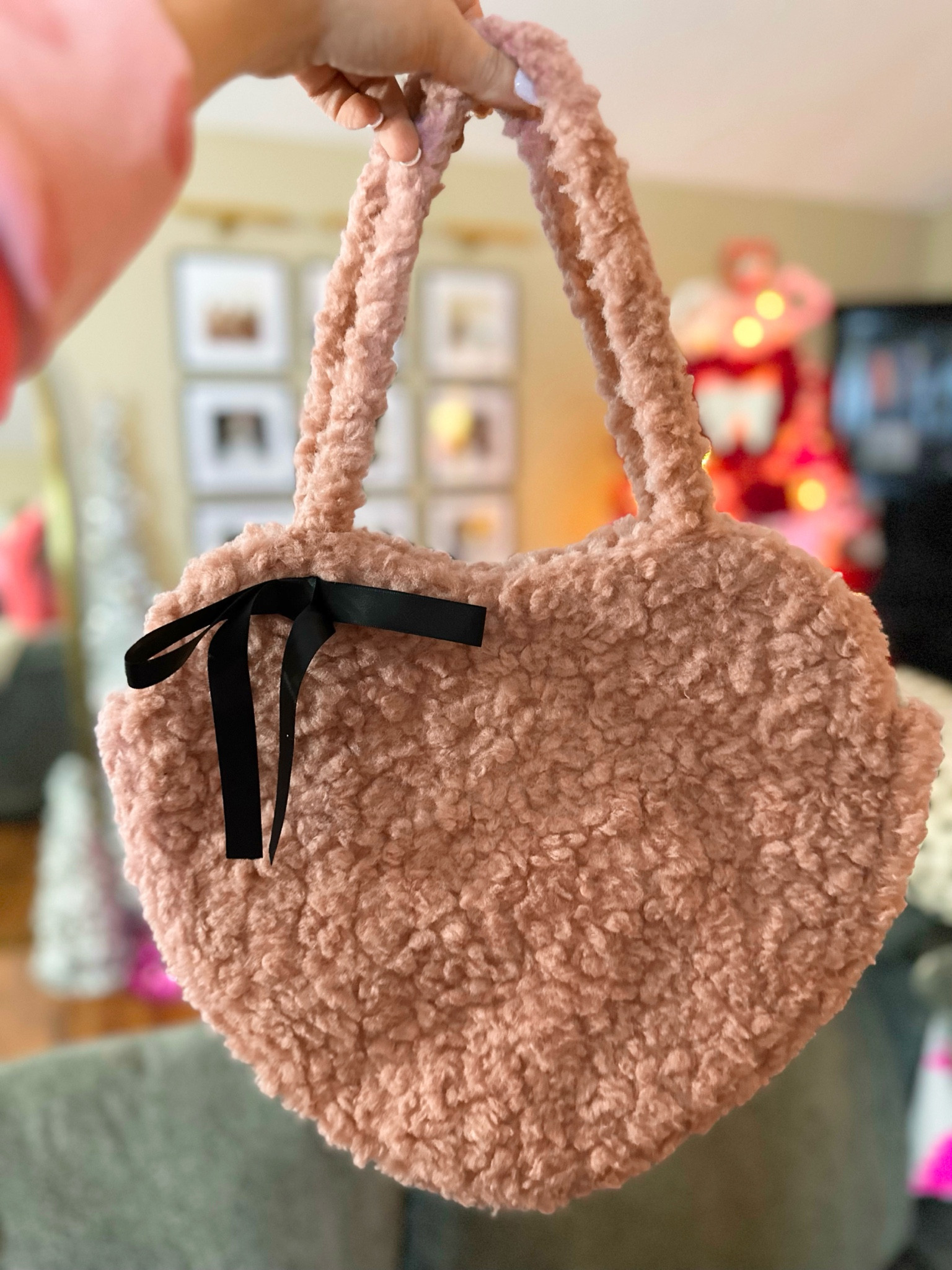 Heart bag! 🎀🫶🏼💕 $16 at Target!

#LTKFindsUnder50 #LTKStyleTip #LTKItBag
