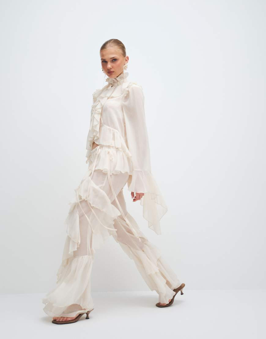 Noughts & Kisses – Hose aus Chiffon in Creme mit auffälliger Rüschenverzierung und weitem Bein, Kombiteil-Neutral | ASOS (Global)