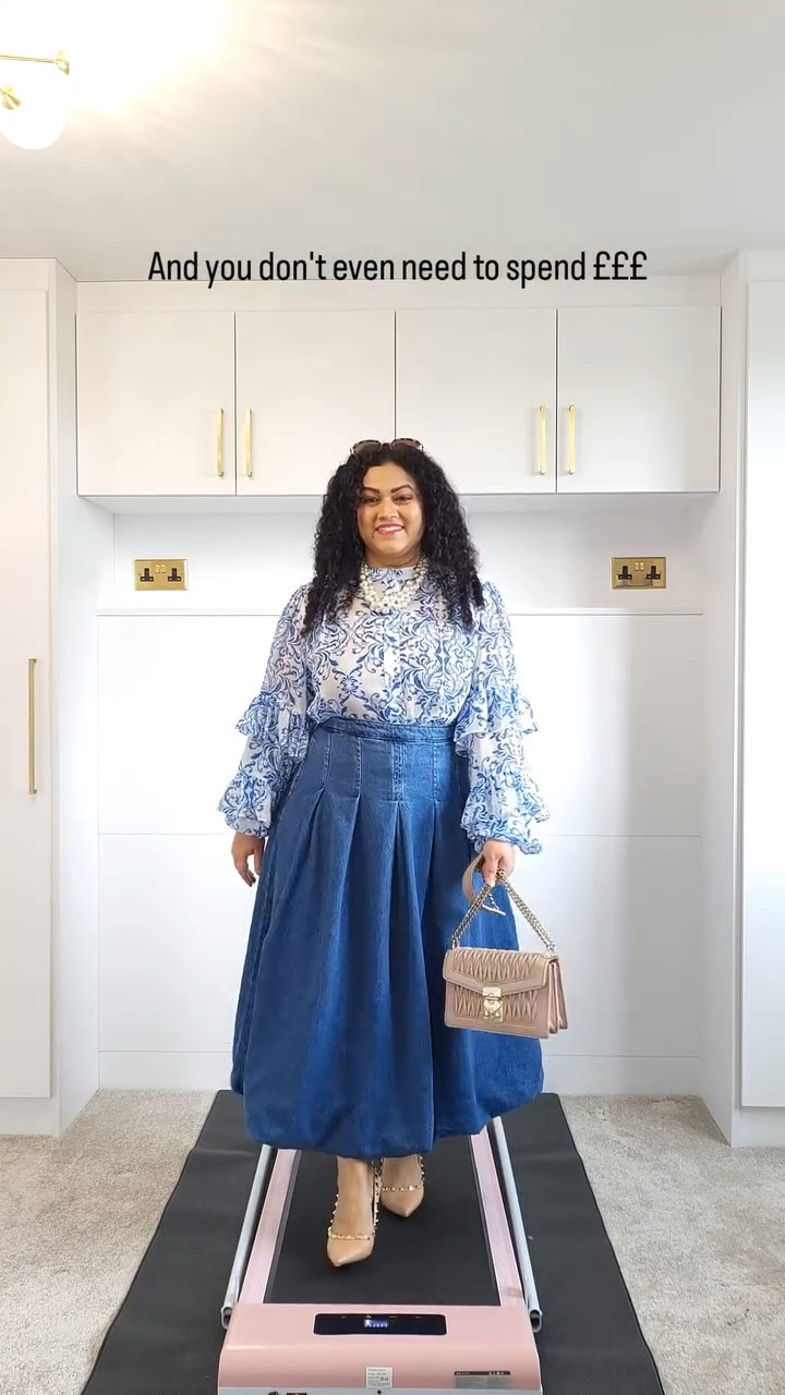 Let's for once stop feeling bad about our thick arms, the rolls on our tummies, wider hips, big thighs...the only thing stopping you from looking your best is your "I don't have the perfect_____." mindset. It doesn't matter what height or size you are. You can look fabulous if you learn to style yourself!

And if you need styling advice, follow my page!

Top and skirt from @riverisland

#bodyconfidence #ShortGirlStyle #ConfidenceInCurves #imwearingri #petiteandcurvy