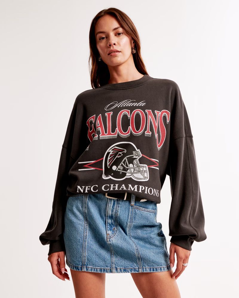 Women's Atlanta Falcons Graphic Oversized Sunday Crew | Women's Tops | Abercrombie.com | Abercrombie & Fitch (US)