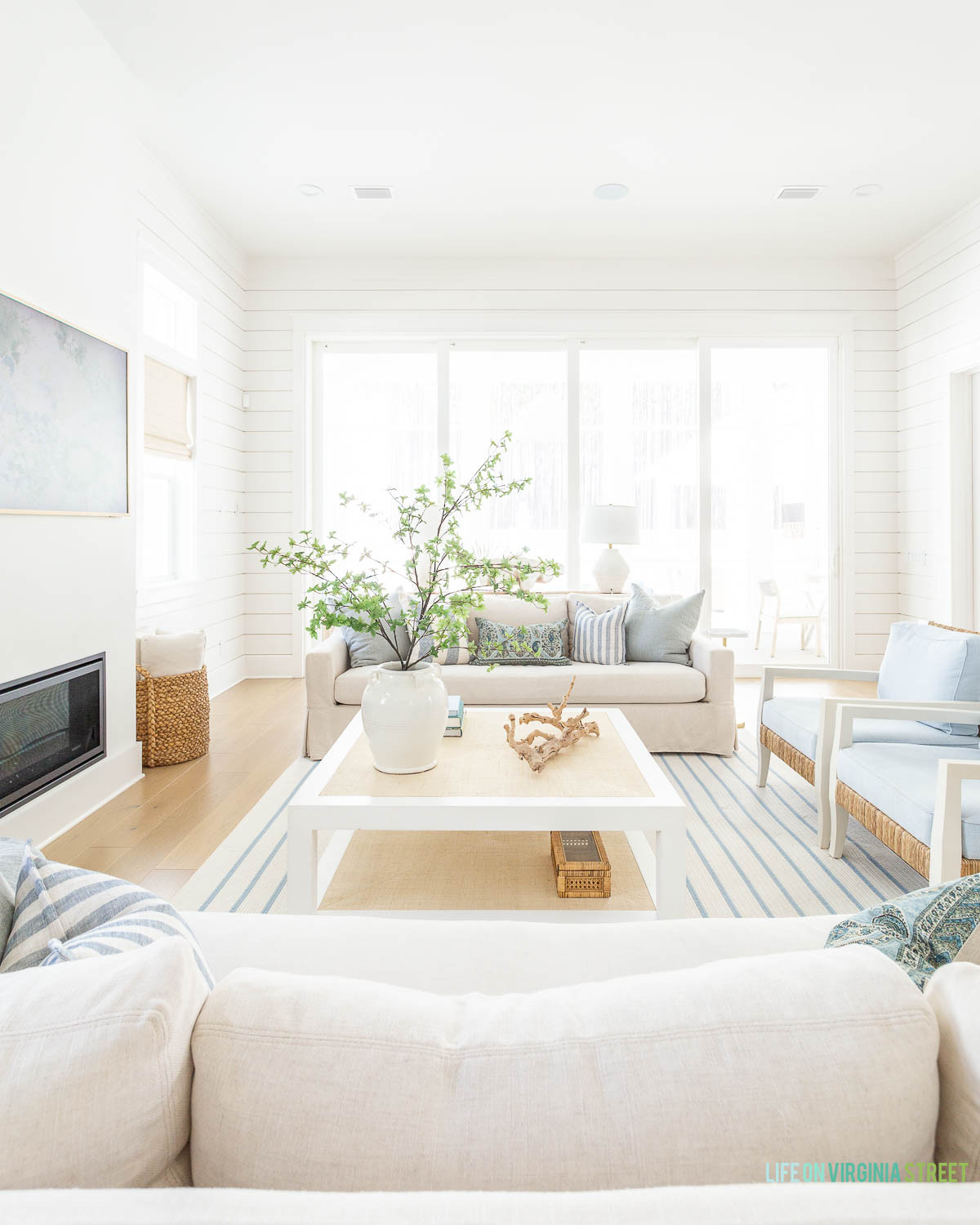 Modern coastal home living room 🙌🏻🙌🏻

#LTKdayinmylife #LTKSeasonal #LTKHome