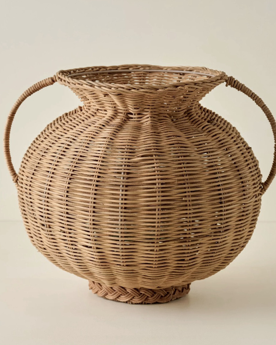 This Magnolia rattan vase is SO similar to the McGee version for a LOT less!! Just got it and it’s so good!

Home decor, winter decor, coffee table decor, spring decor 

#LTKHome