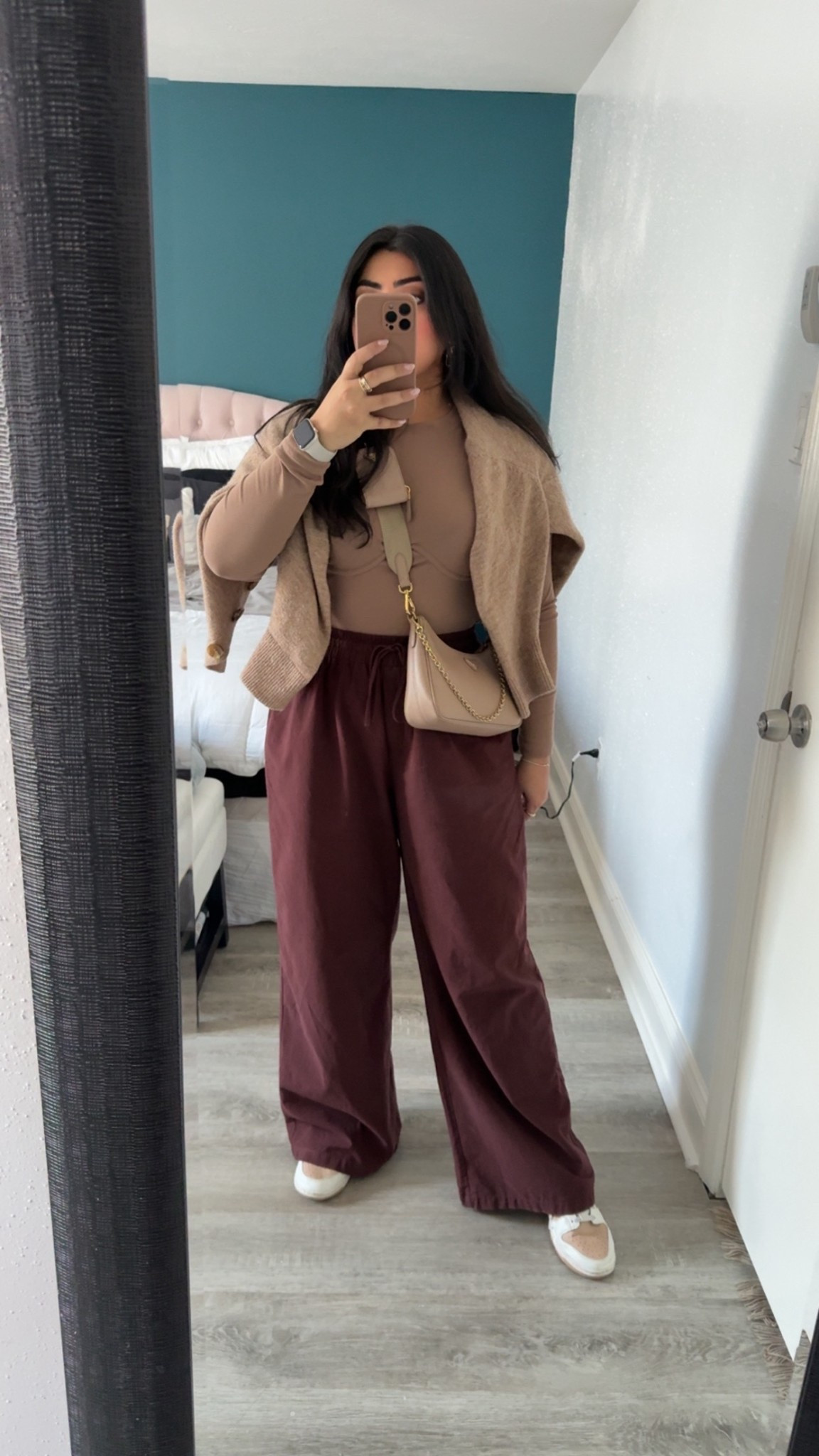 A cute comfy outfit perfect for thanksgiving and fall time! 

#LTKootd #LTKMidsize #LTKHoliday