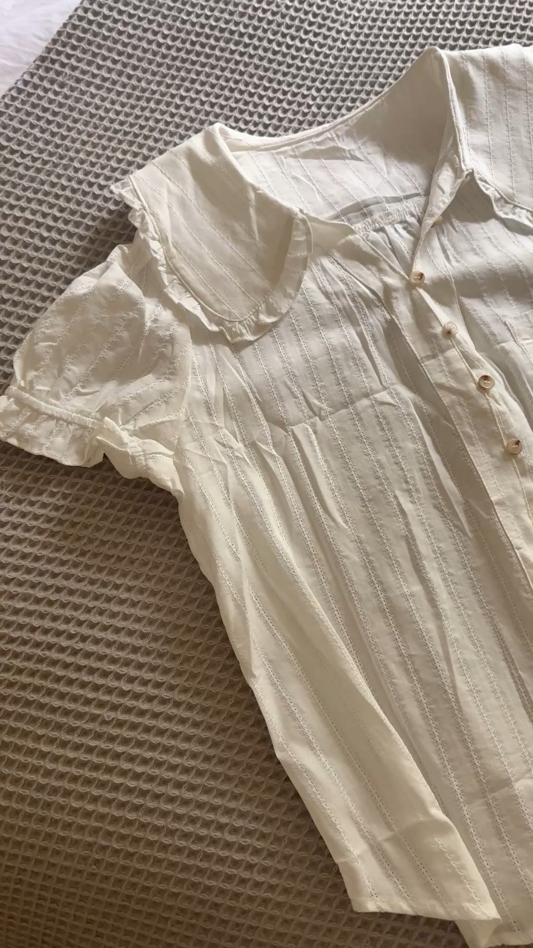under $25 find ✨ this anthro-inspired shirt is too good for the price… I ordered one and went right back for another 🤍
see it + more same vibes all affordable

#LTKHome #LTKdayinmylife