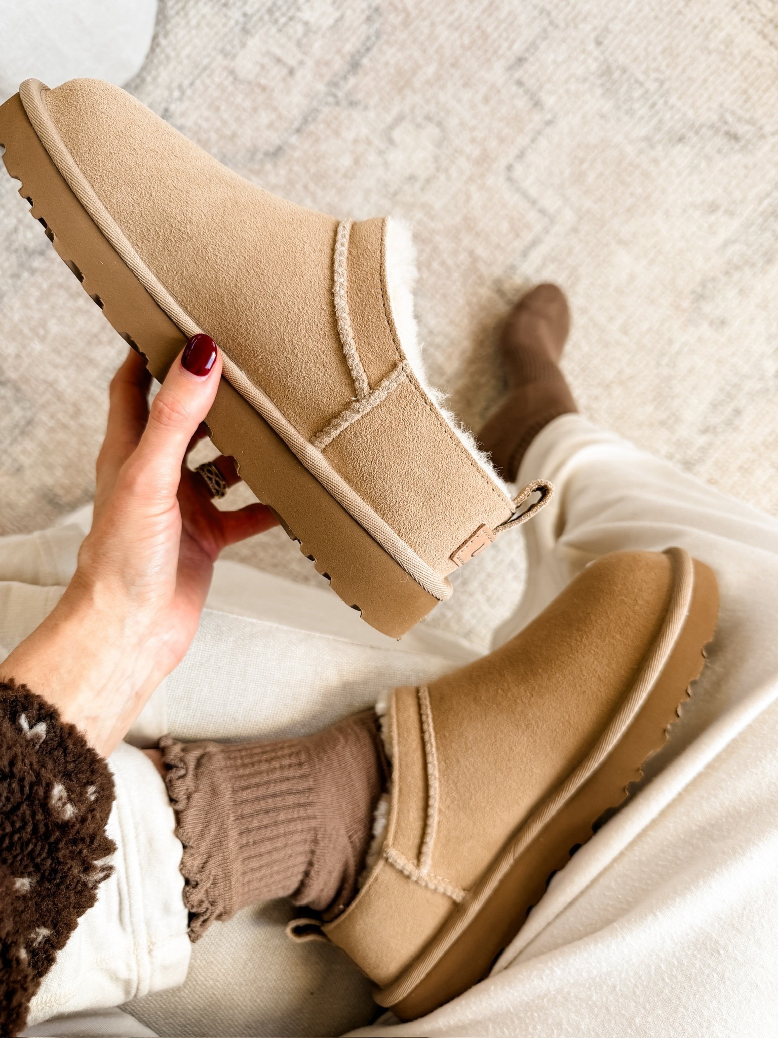 I just got these recently! They are the micro Ugg boot! These are so cute to wear out with athleisure or loungewear, or they are great slippers! Love this colorway too!

Loverly Grey, Uggs, Ugg boots, micro ugg boots, winter shoes, slippers, loungewear 

#LTKSeasonal