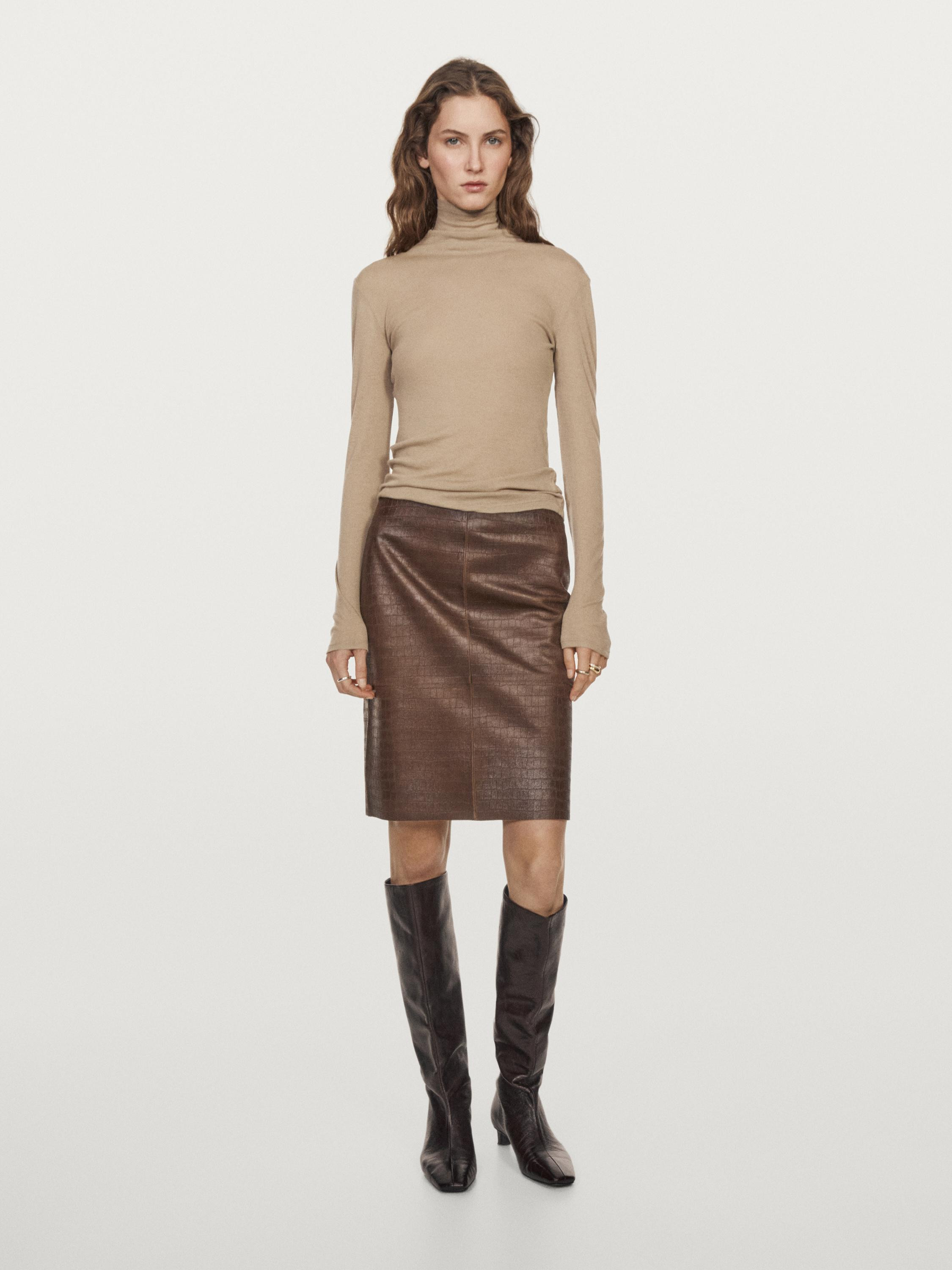Short skirt made of sheepskin with nappa finish . Mock croc finish. Zip fastening at the back. Ce... | Massimo Dutti US