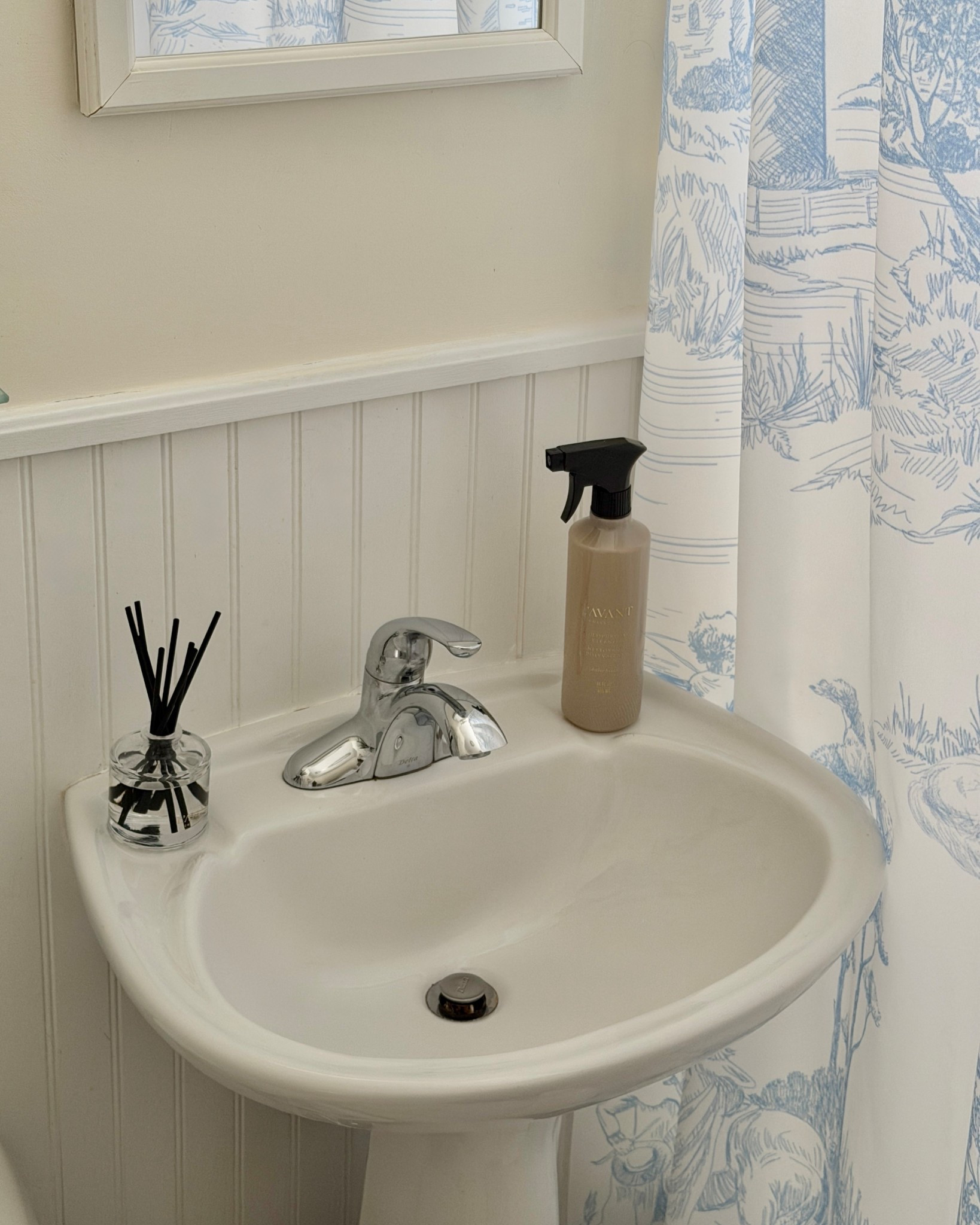 on a slow mission to make my home a little less toxic, starting with @lavantcollective plant-based cleaning products