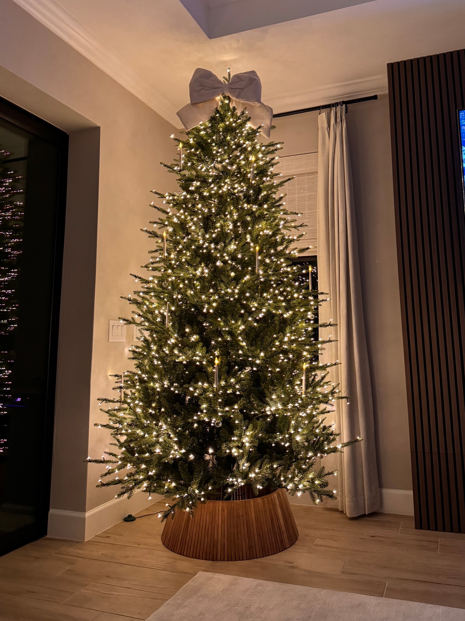 My viral Home Depot Christmas tree is back! This is the 9ft 🤍💫 she’s gorgeous! 