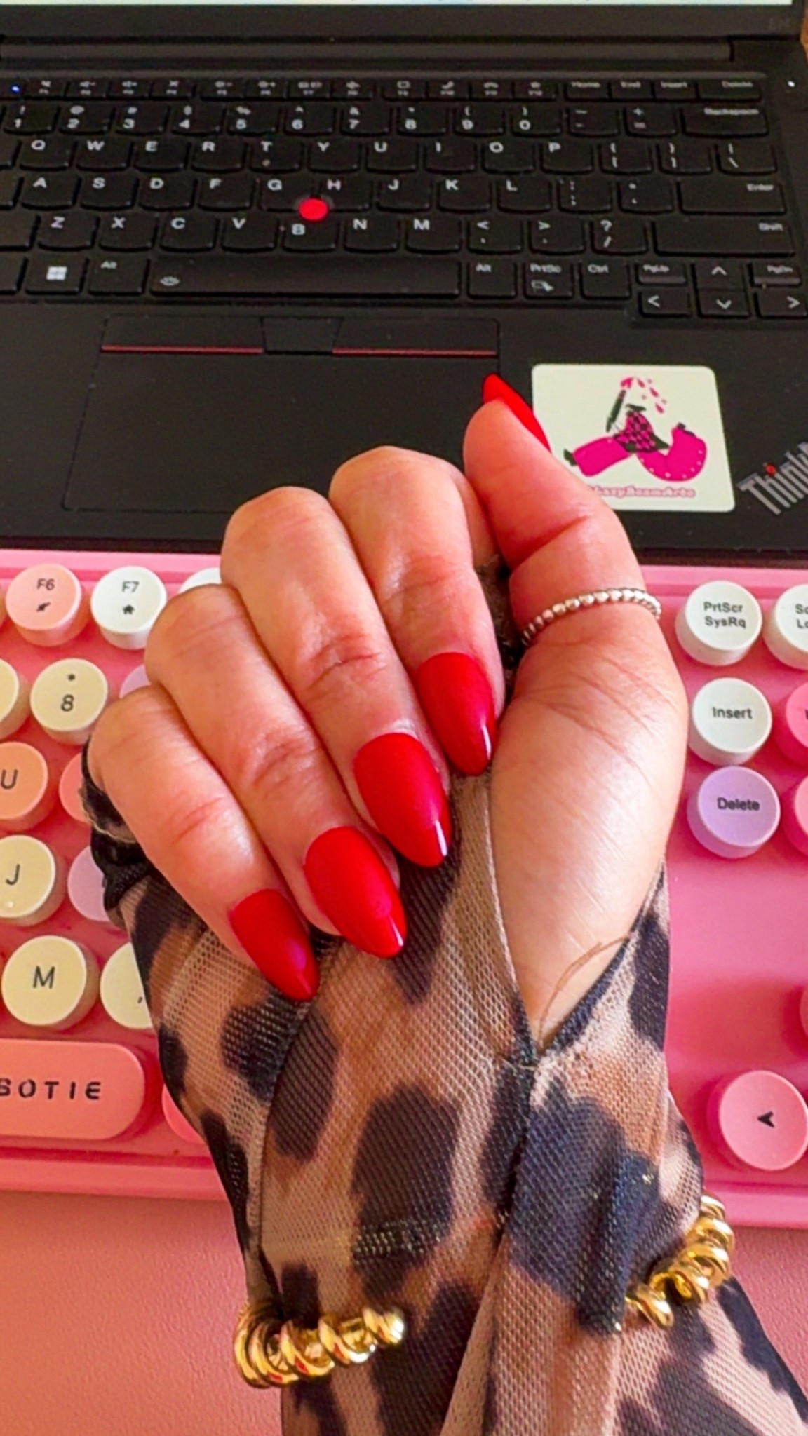 I love a good matte French tip! Forever a press-on girlie 