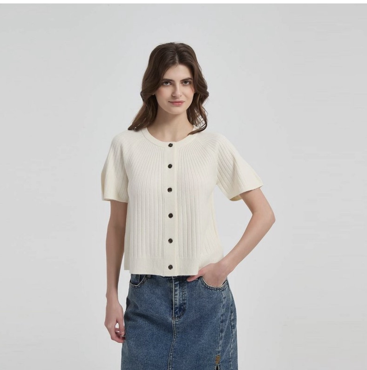 Love the flutter sleeve detail  