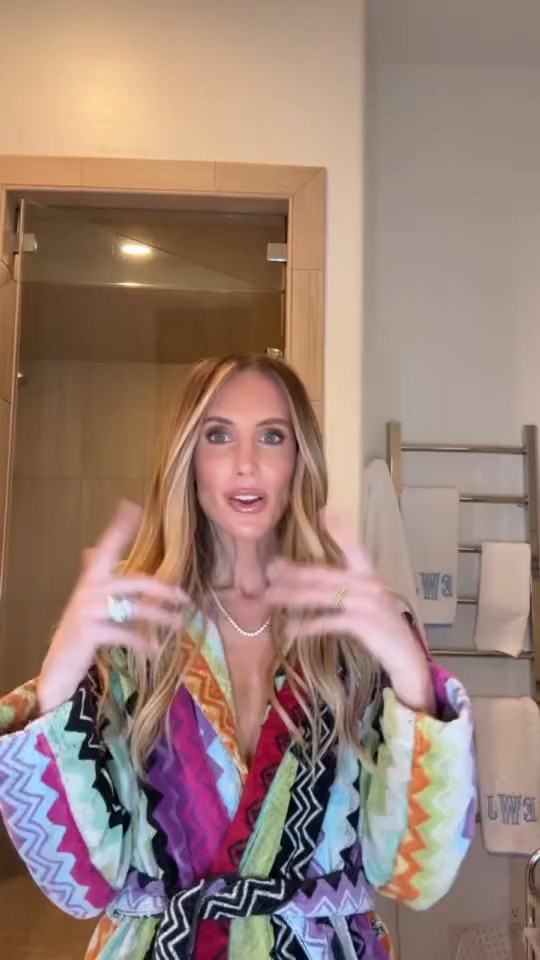 Rapid Fire Must Have Makeup Favorites!

@Sephora 

M.ph - shade 110
Gucci bronzer - shades 2 or 3
Brow pencil - brown
Patrick Ta blush - Just Enough
Lip liner - wherever walnut
Lip stick - daisy girl
Lip gloss - wherever walnut 
dior powder - shade 2 (FB)