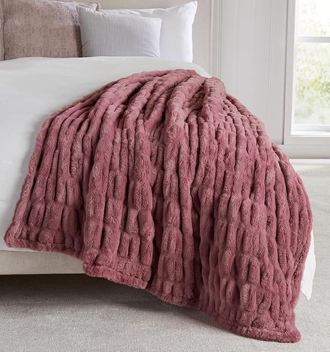Amazon.com: Springtree Home | Luxury Plush Throw Blanket | Pink Throw Blanket | Perfect Blanket f... | Amazon (US)