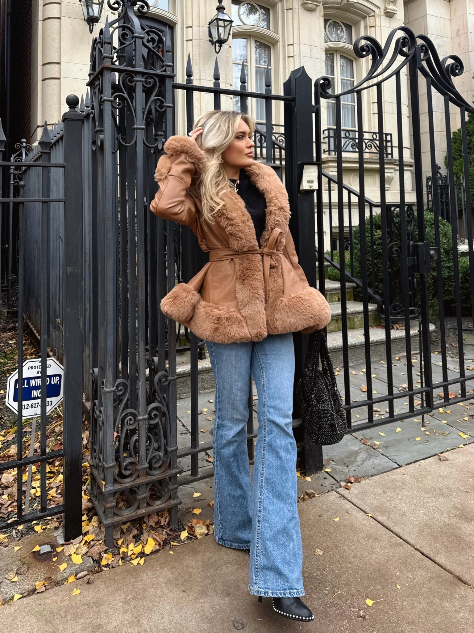 Flare jeans + boots combo. 😻 

#LTKSeasonal #LTKShoeCrush #LTKFindsUnder100