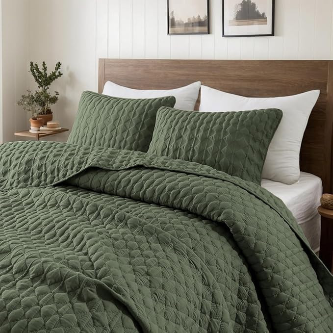 WDCOZY Olive Green Quilt King Size Bedding Set with 2 Pillow Shams, Lightweight Soft Bedspread Co... | Amazon (US)