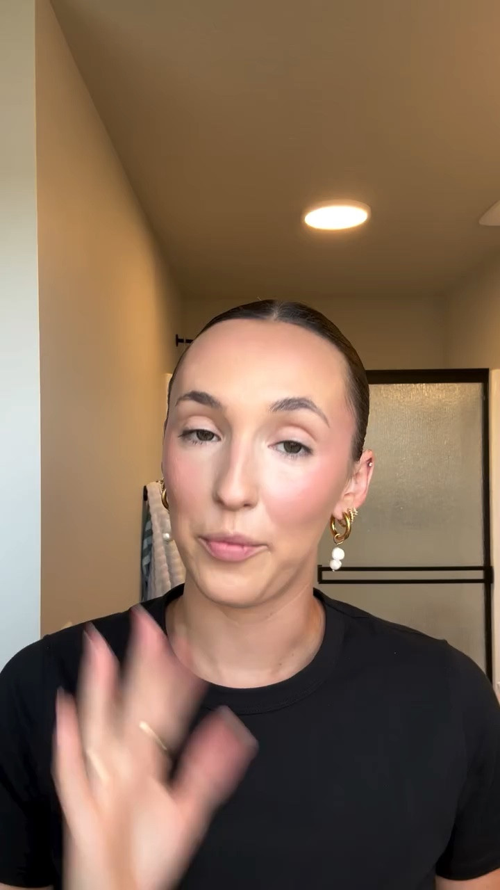Shoutout to the Ulta employee who put me on this $6.99 powder.. why is this the best powder I’ve ever used?! 

Grwm, drugstore makeup, affordable makeup, makeup tutorial